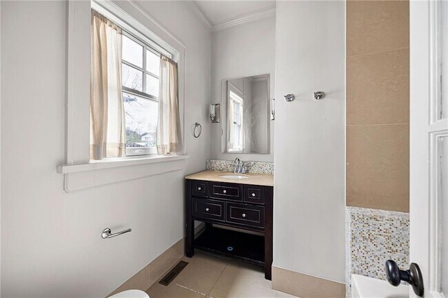 Building Photo - 193 Feld Ave