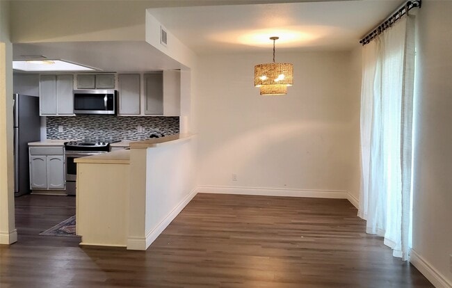 Building Photo - 14555 Wunderlich Dr