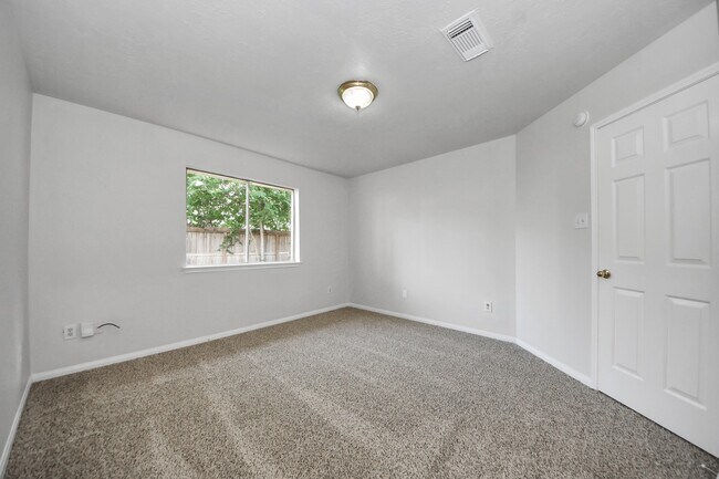Building Photo - 21106 Brookrock Cir