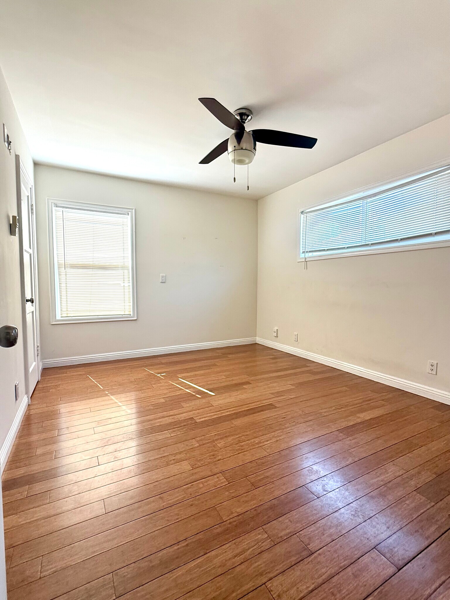Building Photo - 6517 White Oak Ave
