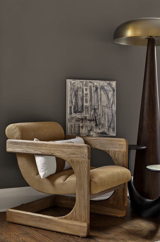 Building Photo - 611 N Pine St