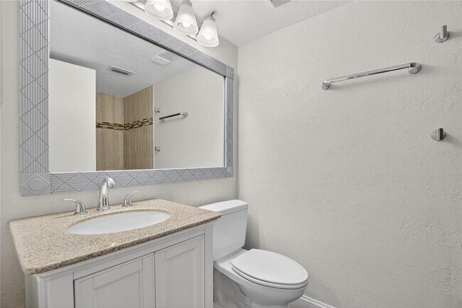 Building Photo - 2900 Cove Cay Dr