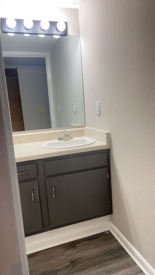 Building Photo - 2 Bedroom, 2 bathroom condo For Rent in Town N Country!