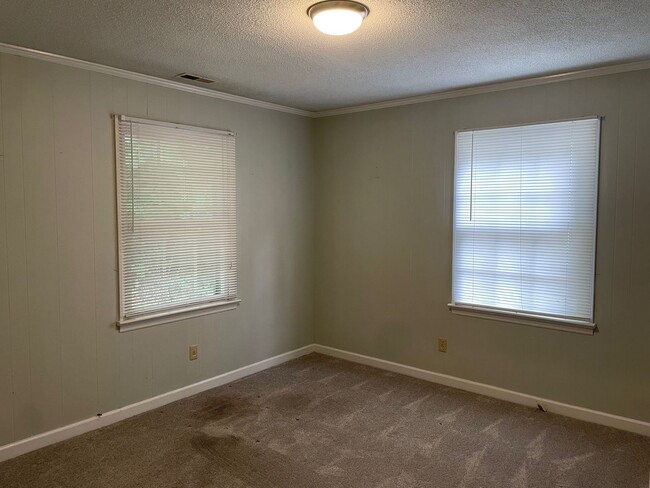 Building Photo - 753