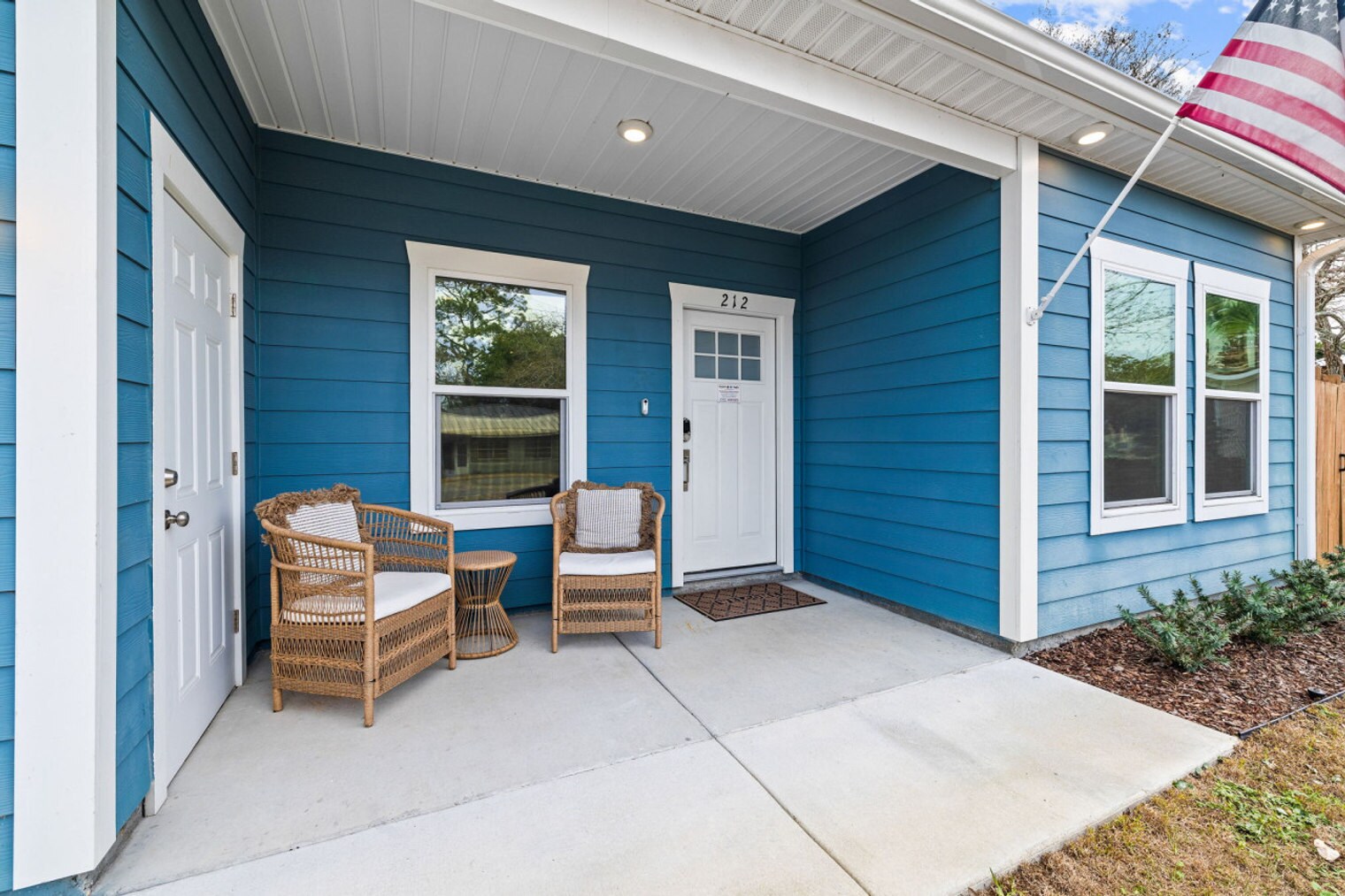 Building Photo - 212 Romanza Pl