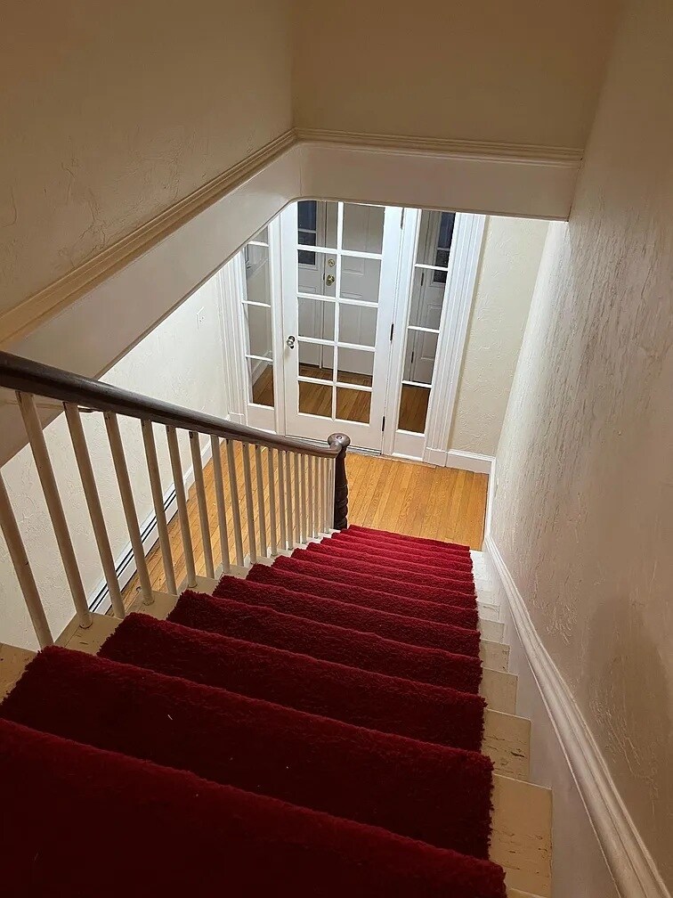 Building Photo - 24 Ash St