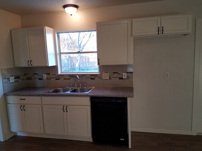 Building Photo - 5227 Vlg Gln Dr