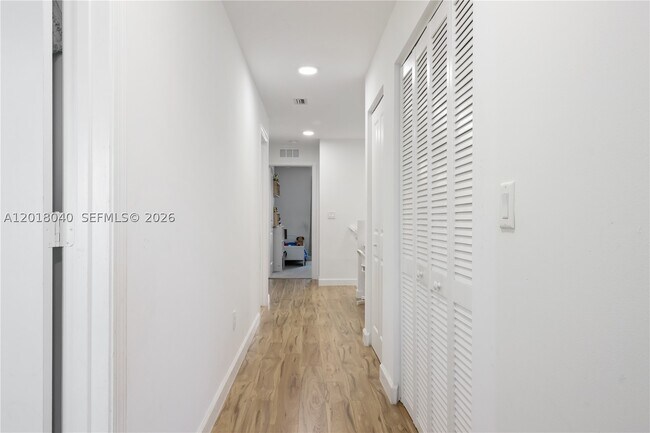 Building Photo - 2014 Sugar Maple Dr