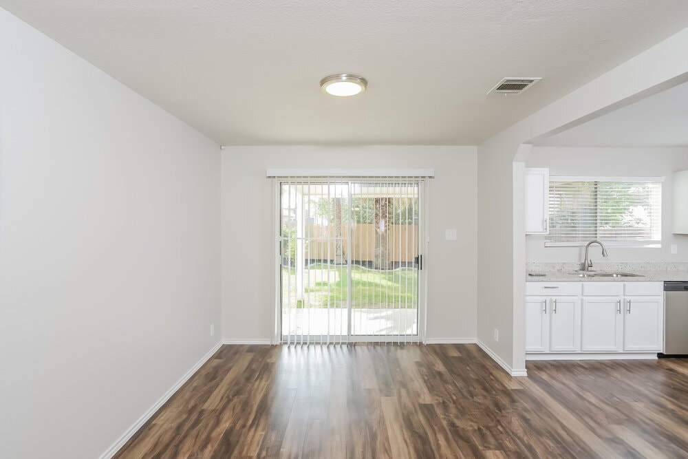 Building Photo - 207 Cedron Chase