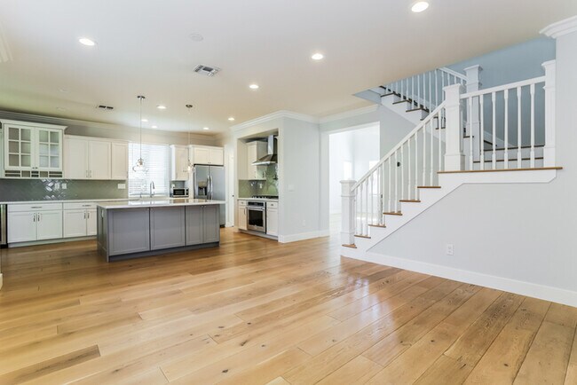 Building Photo - 7808 Abbington Way