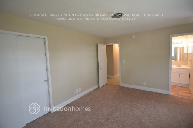 Building Photo - 2833 NE 35th St