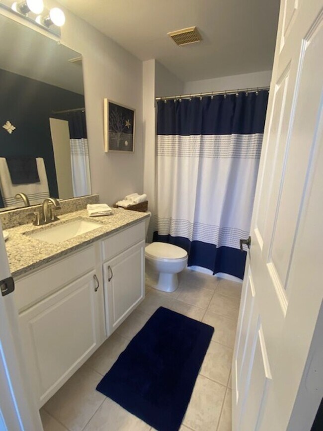 Building Photo - Furnished 2 bedroom 2 bathroom condo