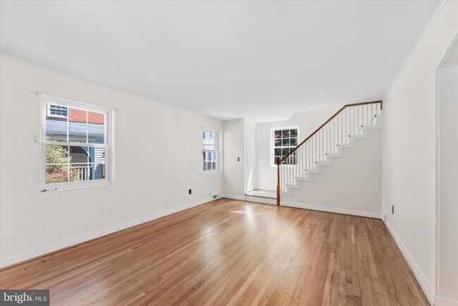 Building Photo - 9 N Greenbrier St