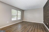 Building Photo - 9306 Vanguard Ct