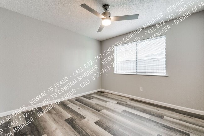 Building Photo - 8805 Wood Glen Dr