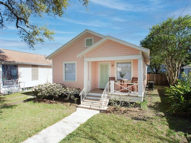 Building Photo - 5111 Ave Q 1/2