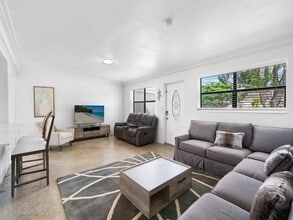 Building Photo - 413 NE 25th Ave