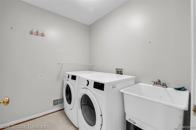 Building Photo - 107 Millstone Rd