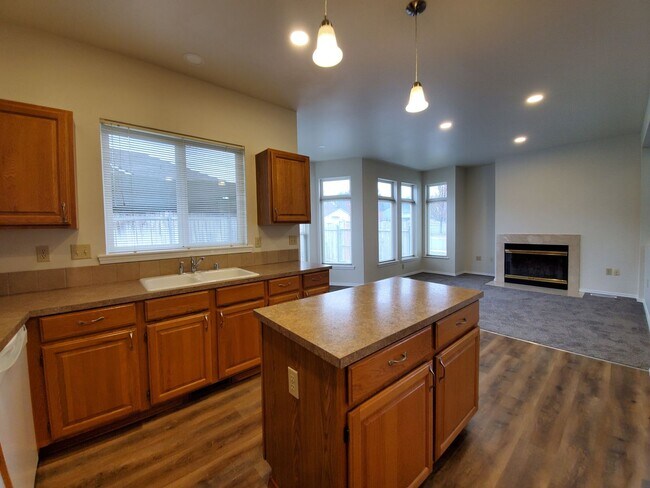 Building Photo - 1611 Lamb Ave