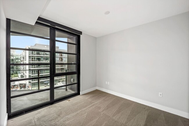 Building Photo - One Month Free For A Lease Start by 8/3! 6...
