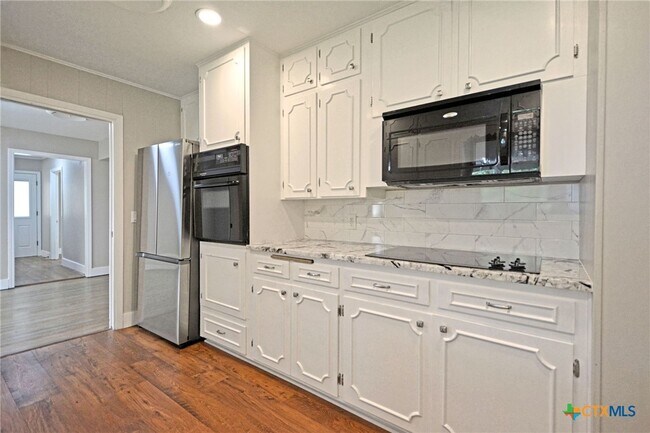 Building Photo - 671 W Merriweather St