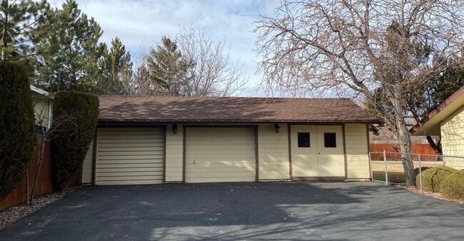 Building Photo - Beautiful Home in Old Southwest Reno w/Large Backyard