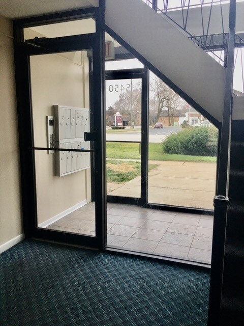 Lobby - 5450 W 127th St