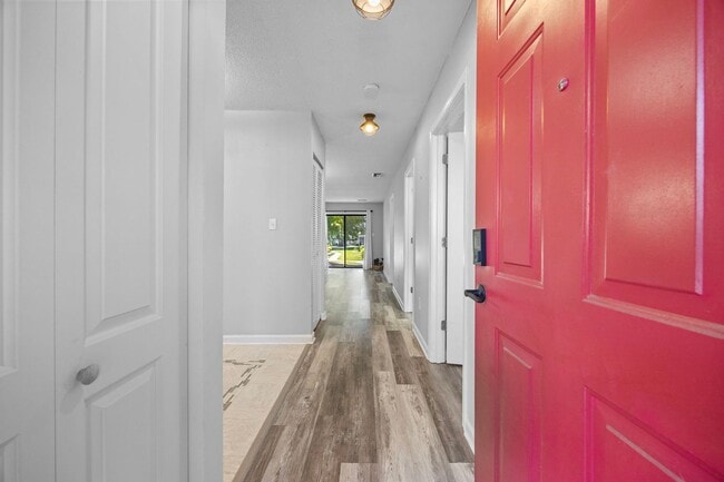 Building Photo - Charming 2-Bedroom Condo Near the Beach