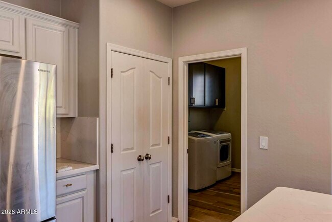 Building Photo - 1884 W Macaw Dr