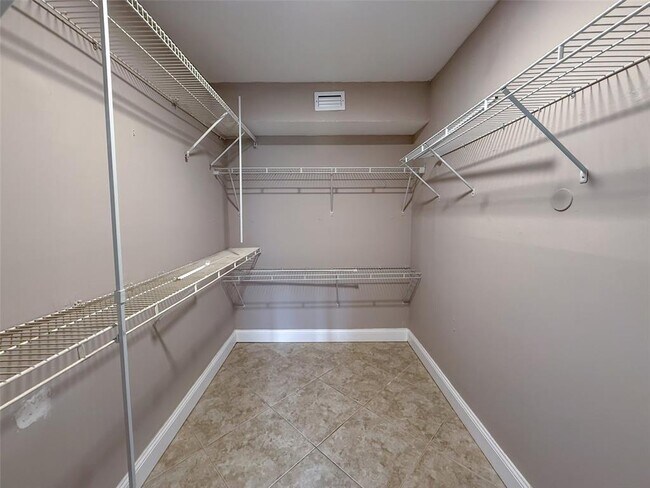 Building Photo - 8781 Wiles Rd