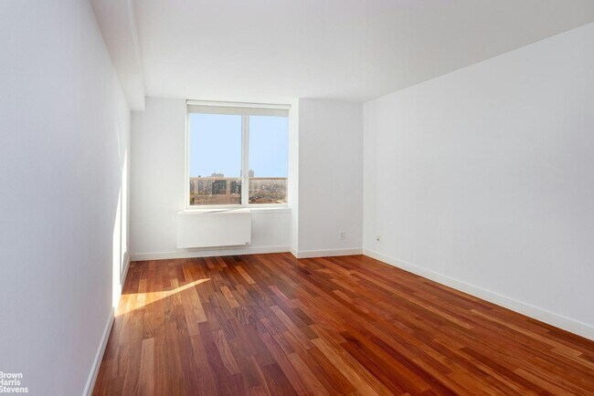 Building Photo - 640 W 237th St