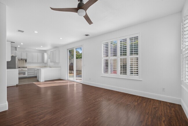Building Photo - 1901 Bright Willow Cir