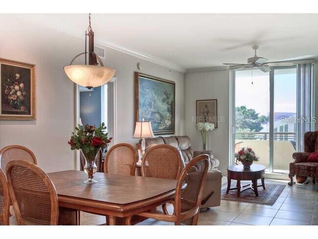 Building Photo - 800 N Tamiami Trl