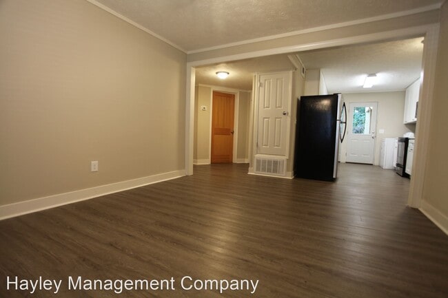 Building Photo - 605 Edmon Ave