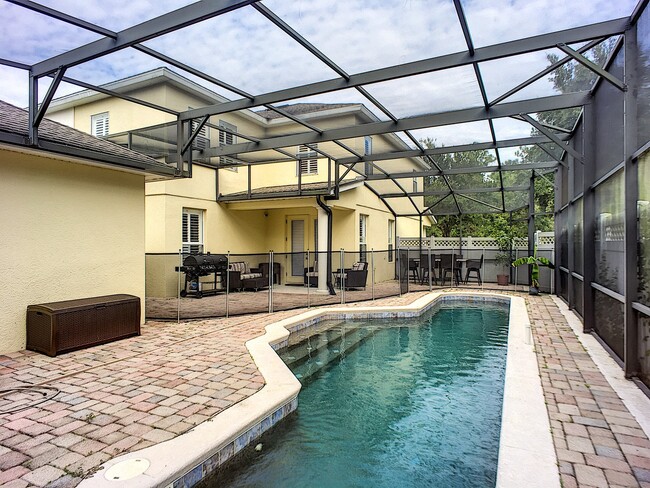 Building Photo - Gorgeous 4-Bedroom, 3-Bathroom Town Home w...