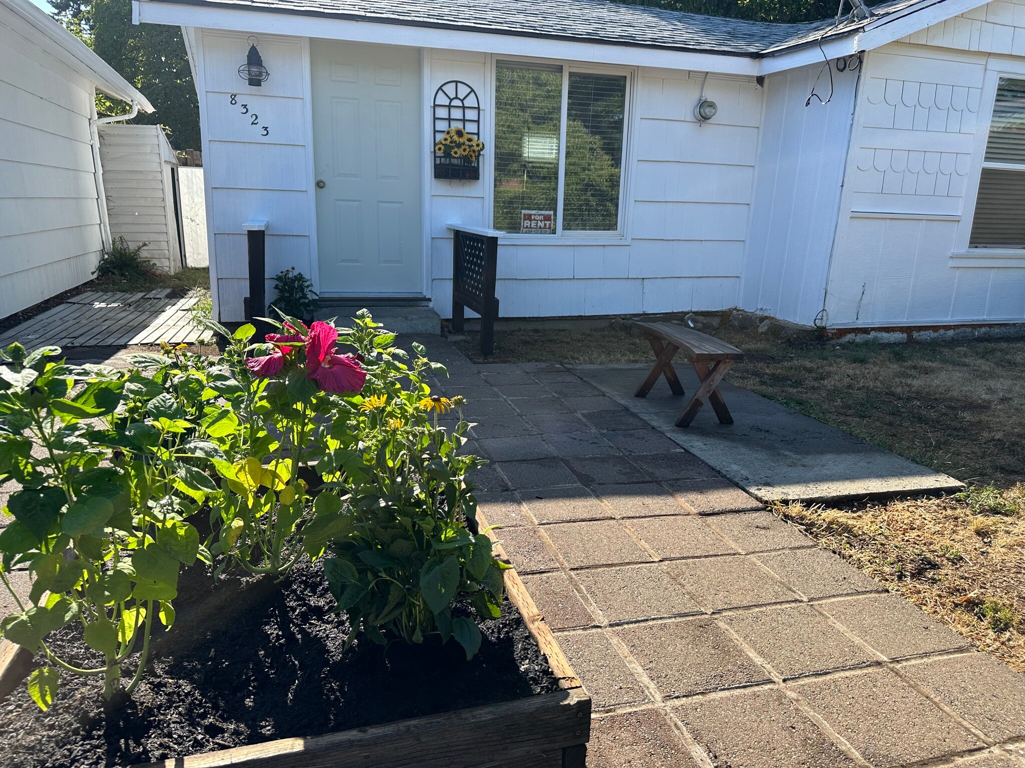 Building Photo - 8323 SE 62nd Ave