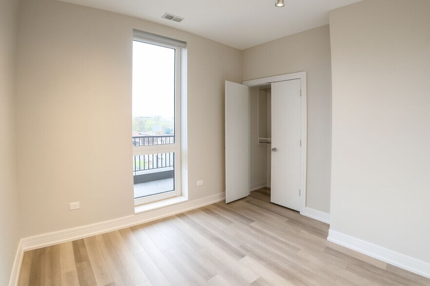 Building Photo - 1554 N Talman Ave