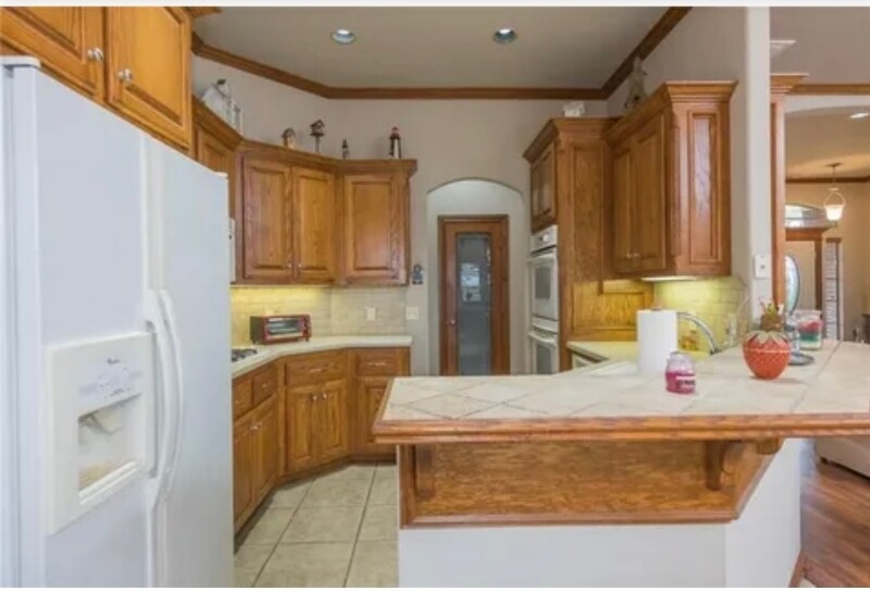 Building Photo - 121 SW 69th Ct