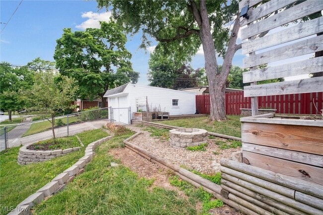 Building Photo - 18201 Maple Heights Blvd
