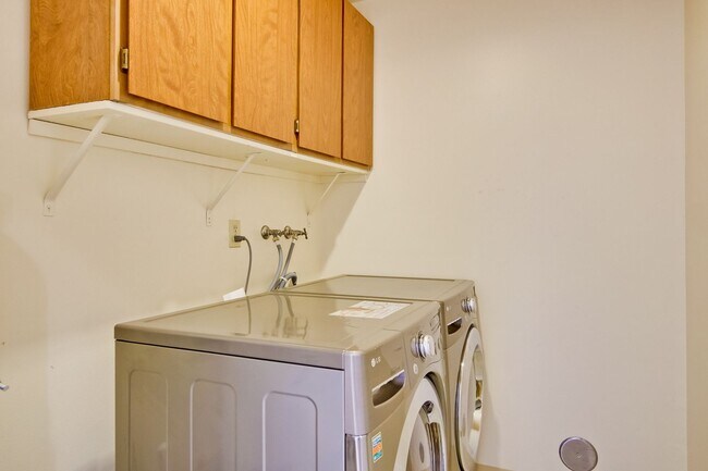 Building Photo - 1108 Shoreline Dr
