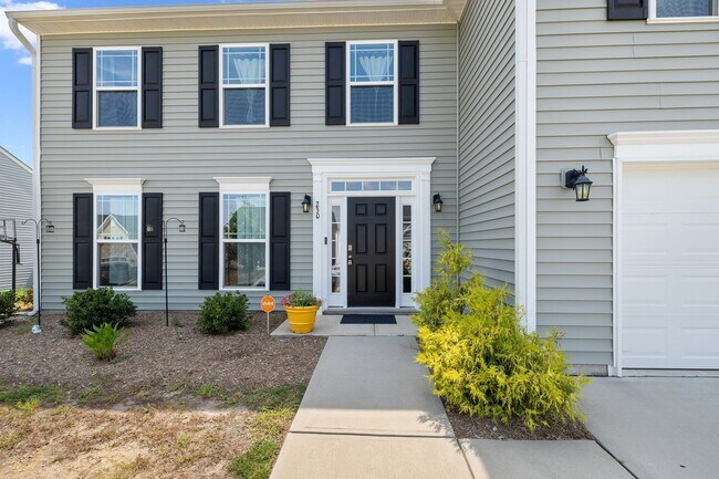 Building Photo - 230 Rosewood Ln