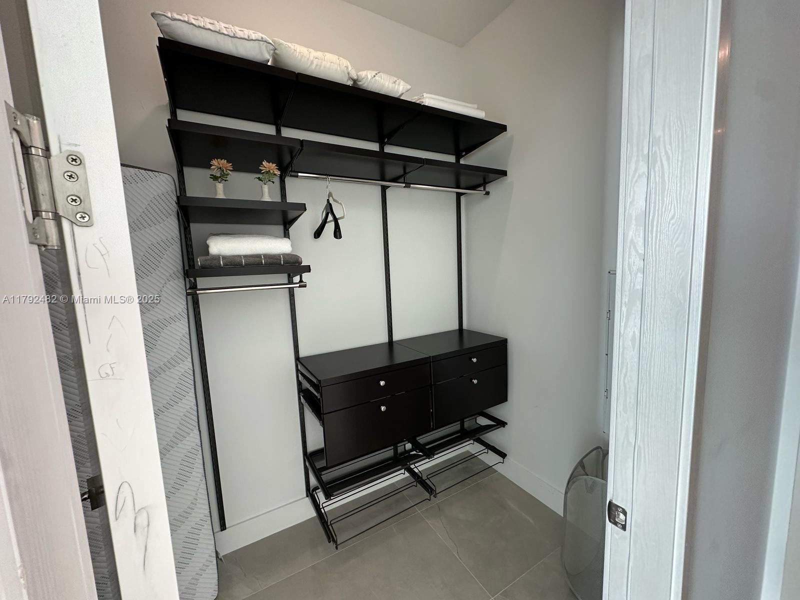 Building Photo - 17550 Collins Ave