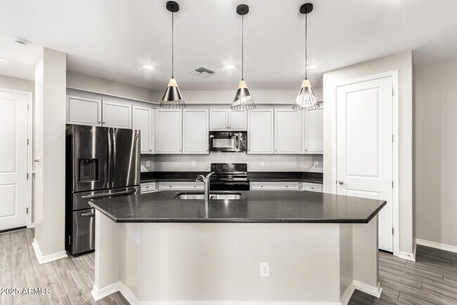 Building Photo - 2492 S Betty St