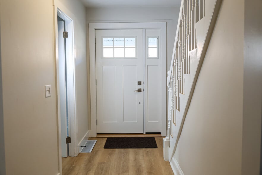 Building Photo - 69 Mechanic St