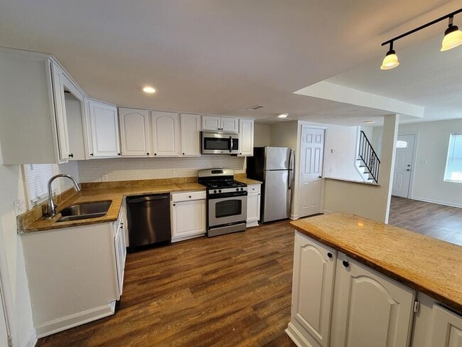 Building Photo - 5215 Wasena Ave