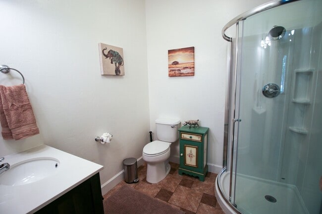 Building Photo - Safari Suite: Cozy, Downtown Jacksonville, First Floor $300 Utility Fee