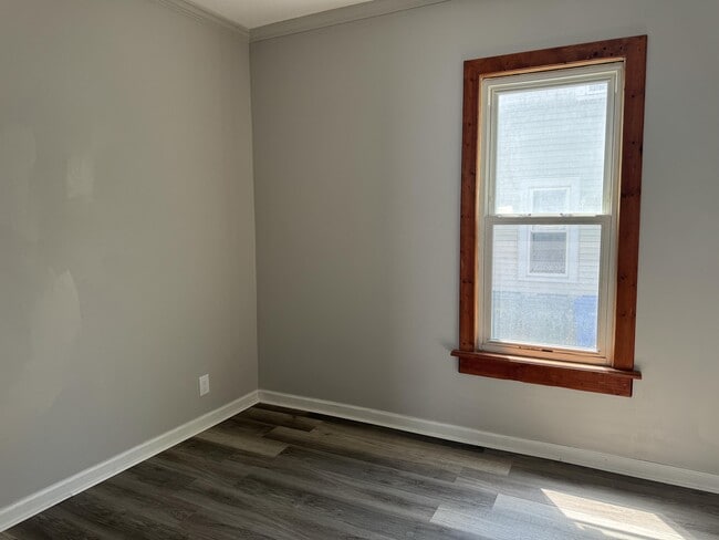 Building Photo - 126 Parsells Ave