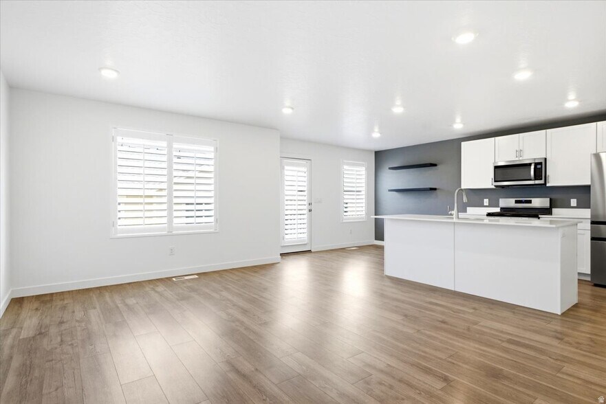 Building Photo - 8608 W Bowie Dr