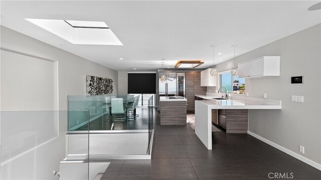 Building Photo - 855 Santa Ana St