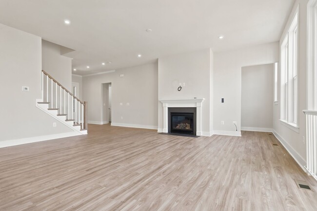 Building Photo - 625 Lipizzan Dr SW